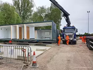 Installing modular building at railway sidings in Oxford