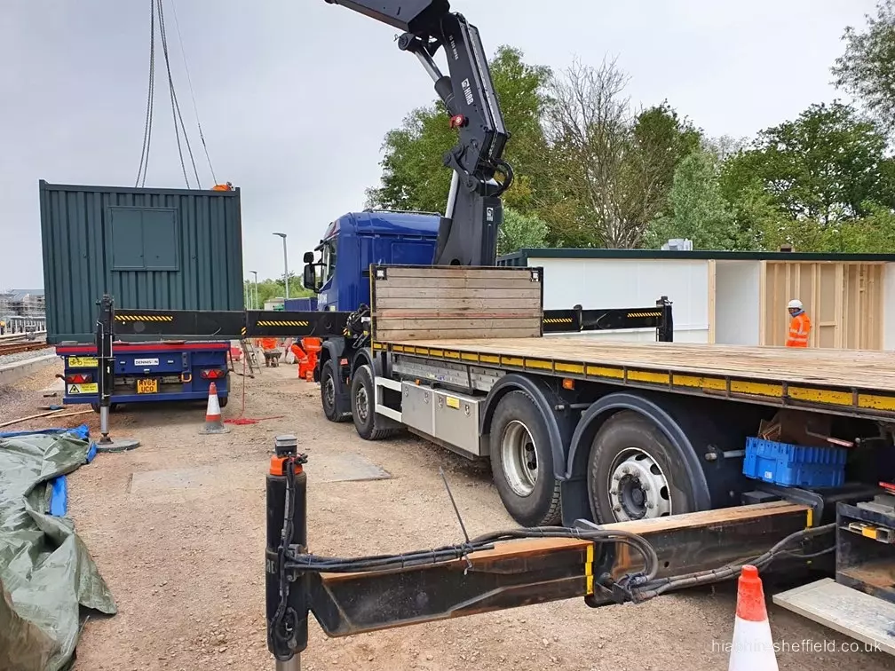Installing modular building at railway sidings in Oxford